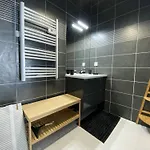 Apartamento T2 2* Avec Balcon Et Parking à 250m De La - Fr-1-738-37