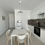 Apartamento T2 2* Avec Balcon Et Parking à 250m De La - Fr-1-738-37 Royan