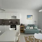 T2 2* Avec Balcon Et Parking à 250m De La - Fr-1-738-37 *