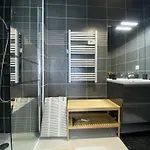 Apartamento T2 2* Avec Balcon Et Parking à 250m De La - Fr-1-738-37