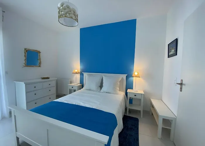 T2 2* Avec Balcon Et Parking à 250m De La - Fr-1-738-37 Royan