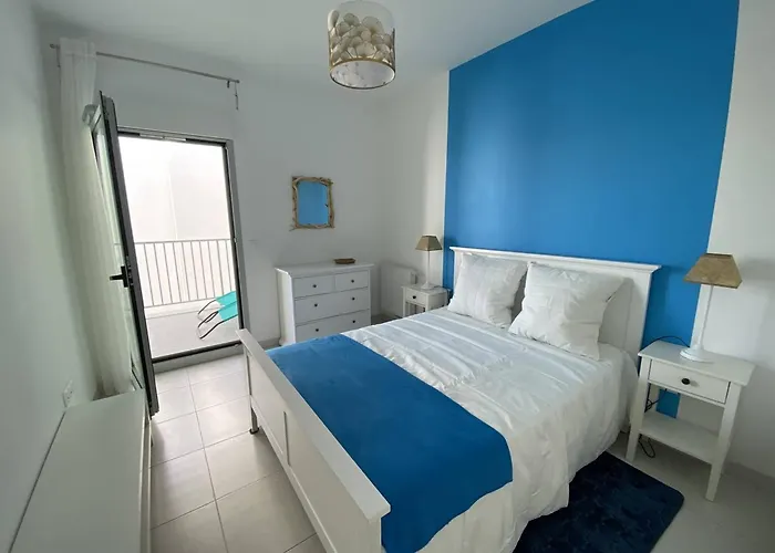 T2 2* Avec Balcon Et Parking à 250m De La - Fr-1-738-37 *