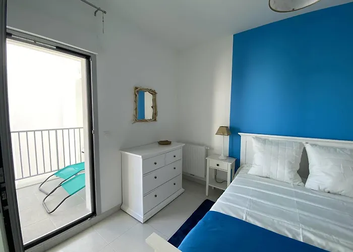 T2 2* Avec Balcon Et Parking à 250m De La - Fr-1-738-37 *