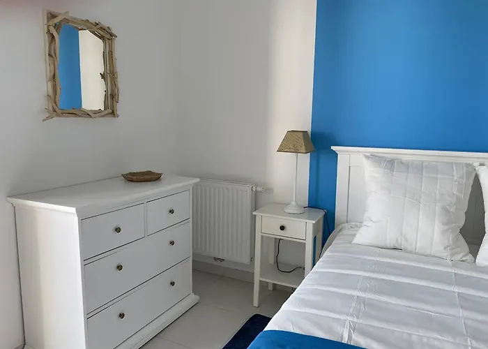 T2 2* Avec Balcon Et Parking à 250m De La - Fr-1-738-37 * Royan