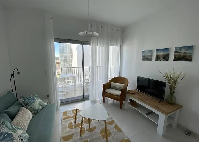 T2 2* Avec Balcon Et Parking à 250m De La - Fr-1-738-37