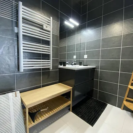 Апартаменты T2 2* Avec Balcon Et Parking A 250m De La - Fr-1-738-37