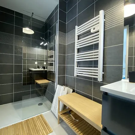 T2 2* Avec Balcon Et Parking A 250m De La - Fr-1-738-37 Royan