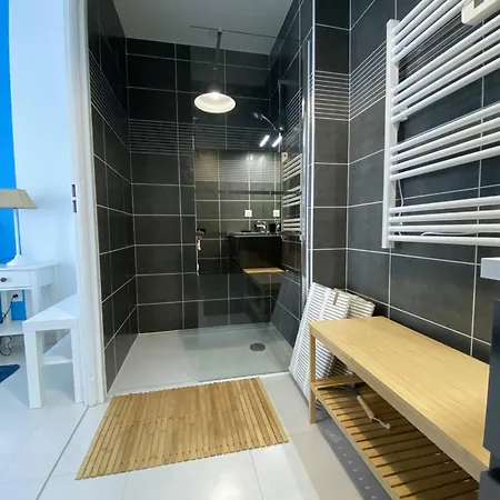 T2 2* Avec Balcon Et Parking A 250m De La - Fr-1-738-37