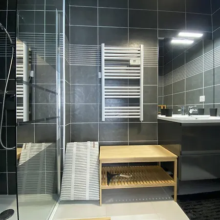 Apartment T2 2* Avec Balcon Et Parking A 250m De La - Fr-1-738-37